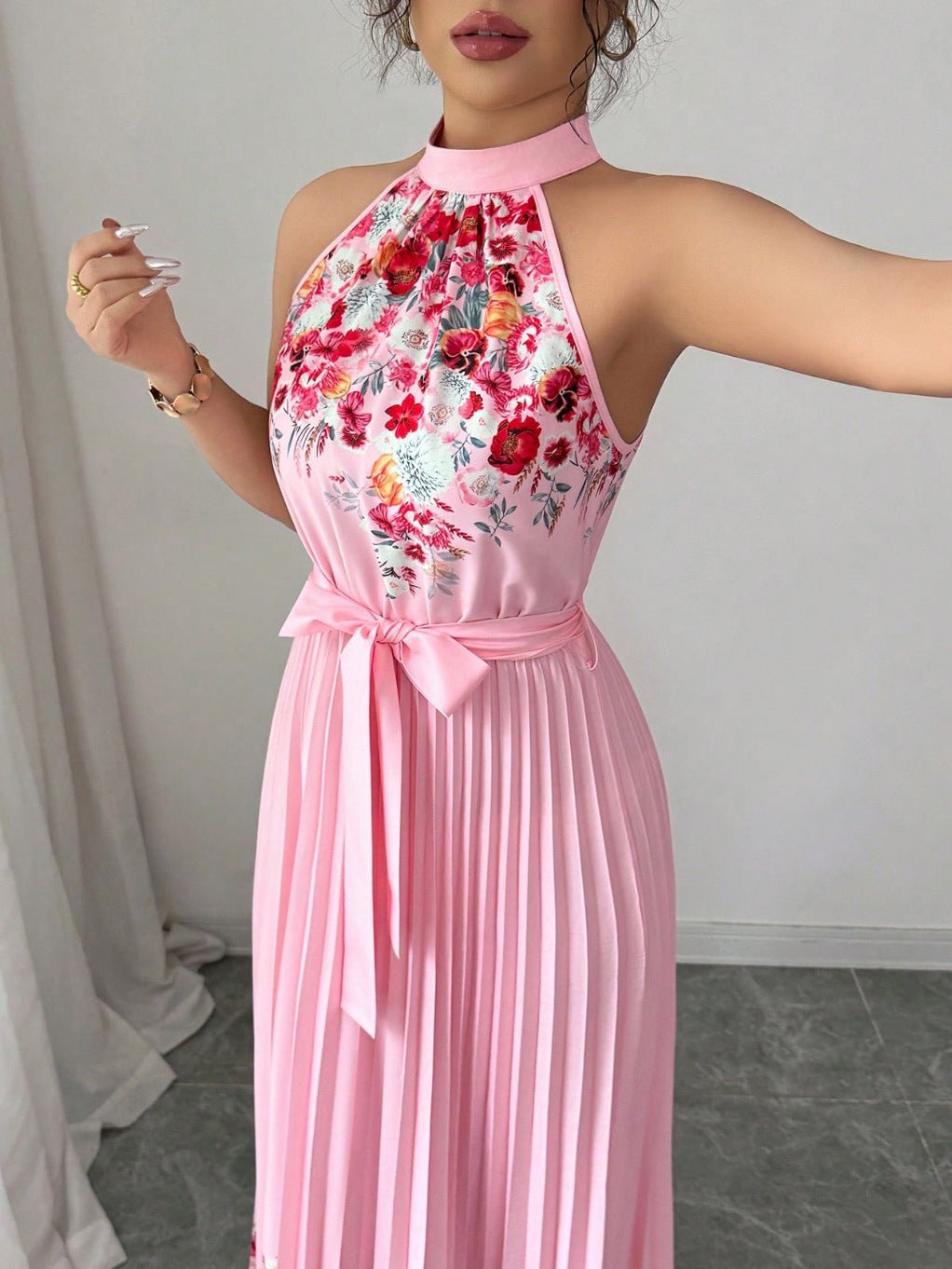Sleeveless pleated printed dress