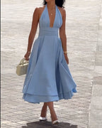 Sleeveless solid color waist-cinching dress
